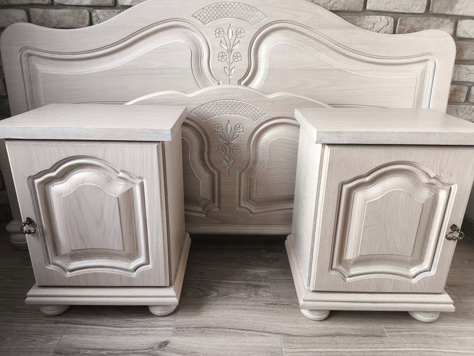 Łóżko dębowe bogato zdobione