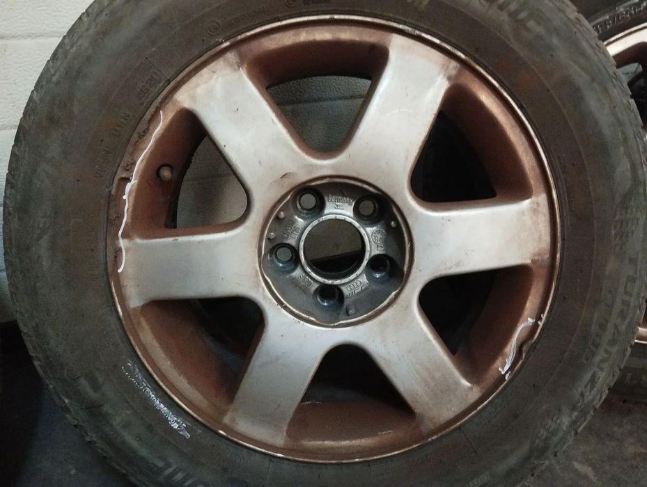 JOGO DE JANTES ORIGINAIS AUDI A3 8L COM PNEUS SEMINOVOS 195/65R15