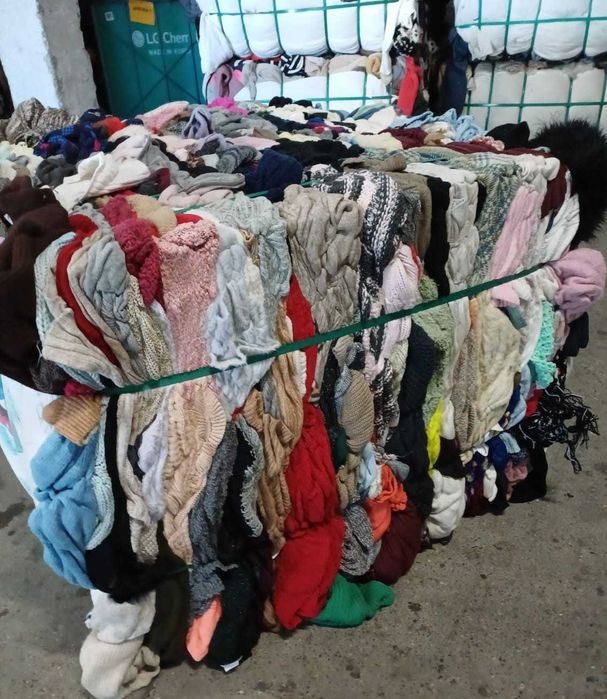 Oddam swetry ilosci tirowe zbelowane