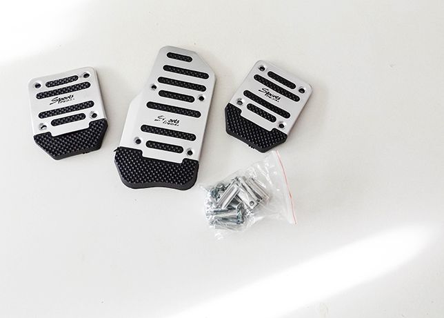 Capas pedais BMW e outras marcas antiderrapantes