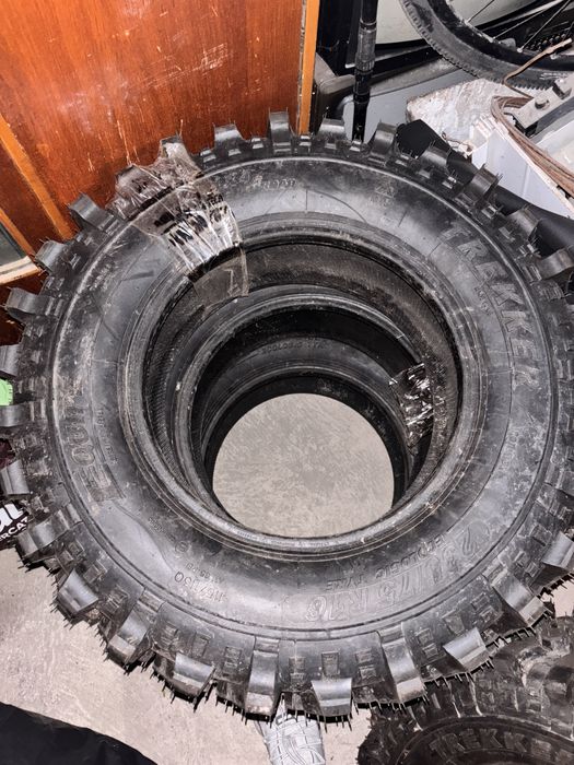 Продам нульцеві шини .