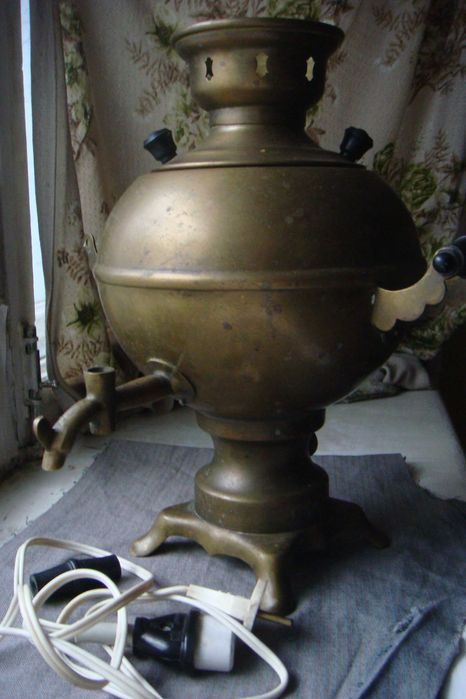 Електросамовар латунний часів СРСР. Об’єм 3 л, потужність 1 кВт