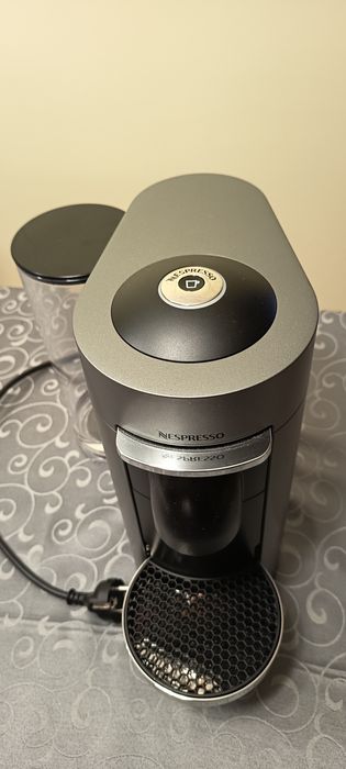 Máquina café Nespresso  Vertuo Plus GDB2