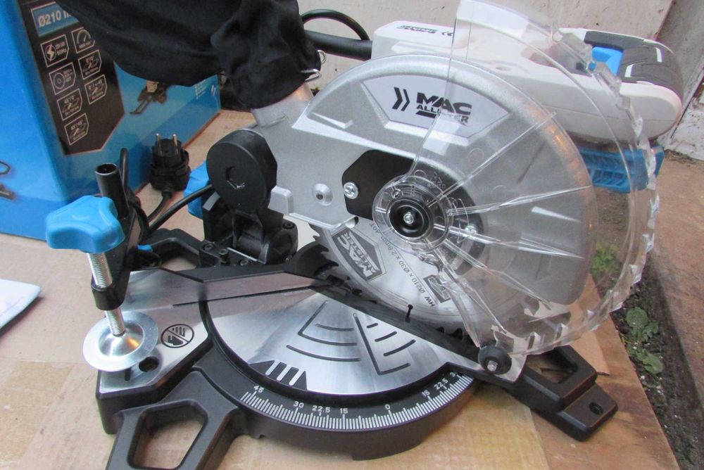 Пила торцовочна,торцювальна, торцовка Mac Allister 210мм 1500Вт(Англія