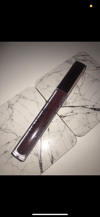 Pomadka winylowa w płynie Lip Vinyl Makeup Revolution