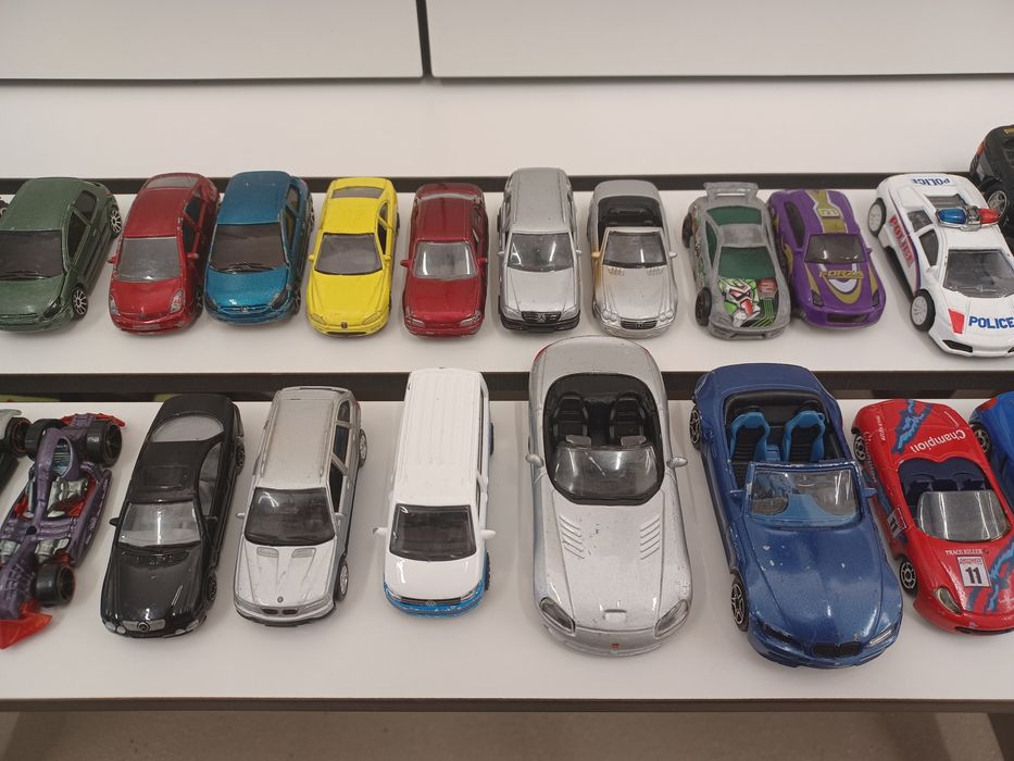 Veiculos escala col.Alfa Romeu/Peugeot/Mini/porshe/BMW/Toyota