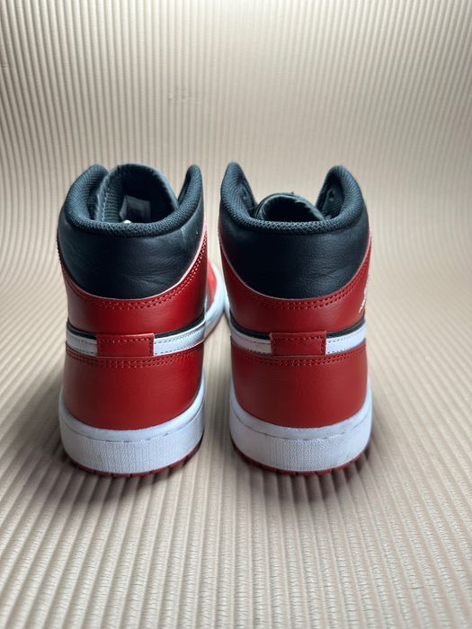 Nike Air Jordan 1 Mid buty oryginalne w rozmiarze 42,5