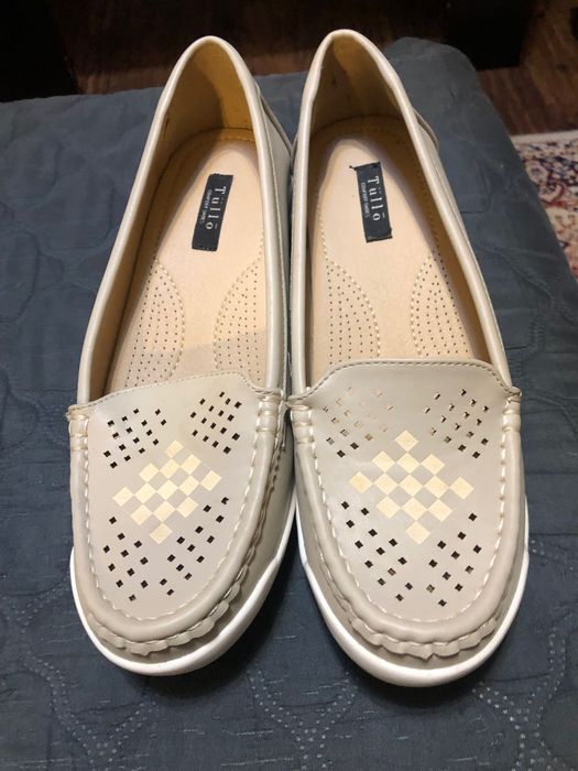 Buty na koturnie beżowe 39