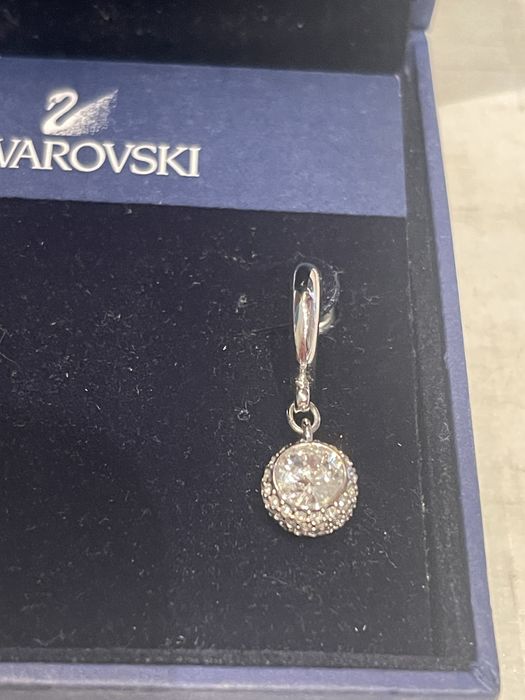Сережки бренду SVAROVSKI