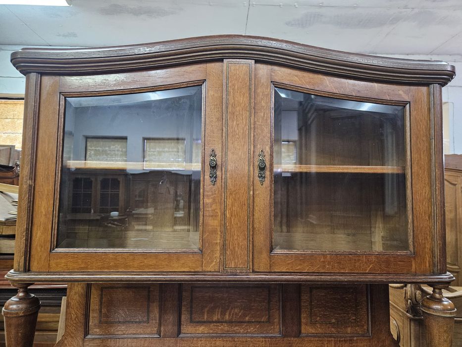 Stary kredens z Francji /