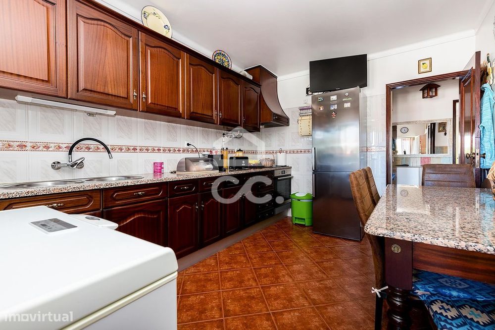 Apartamento T2 de Rés do Chão c/ Garagem e Sótão em Vila Viçosa, Évora