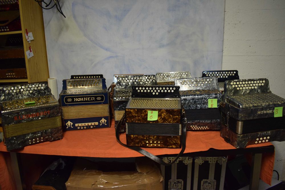 Concertinas lote de 10 no total 2 voz e 3 voz