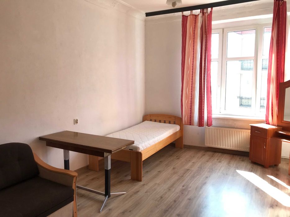 Duży, ponad 20m2 pokój do wynajęcia w centrum Poznania