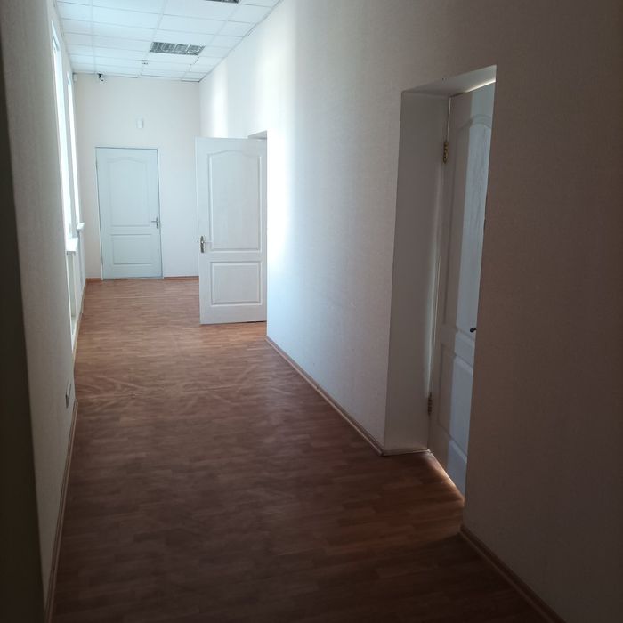 Оренда офісних 5,8 квм та  13 квм та склад приміщень Мрії 12