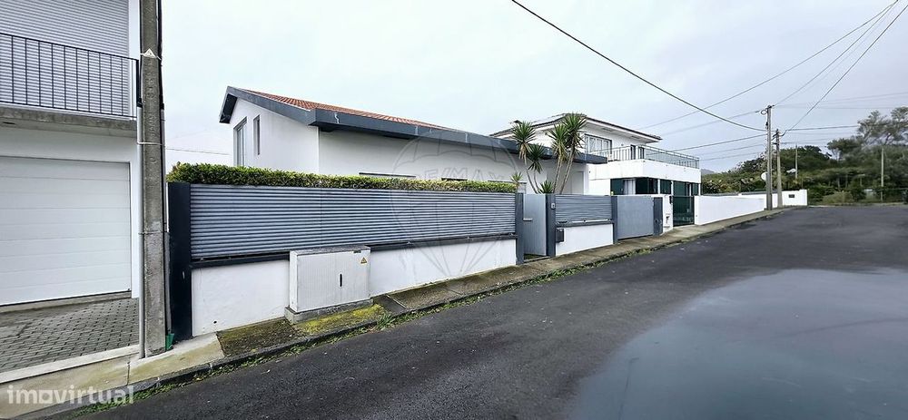 Moradia T4 para venda