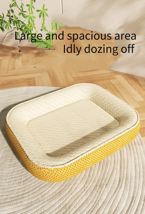 Всесезонний лежак для собак дрібних порід