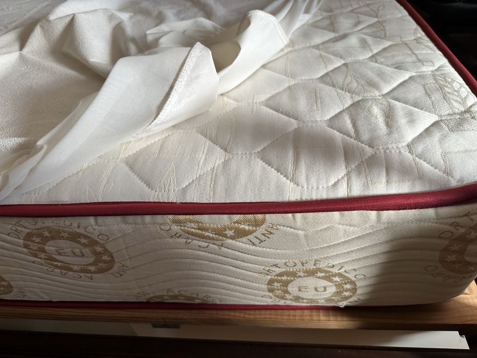 Cama com Colchao Ortopedico 1,40 x 1,80