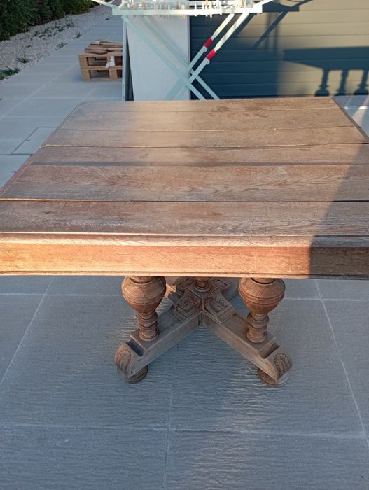 Mesa centenária de madeira para restaurar