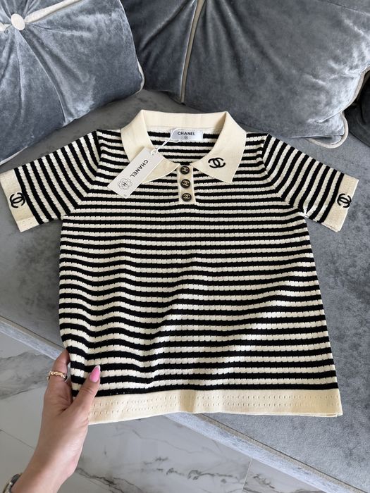 Розовая футболка поло chanel