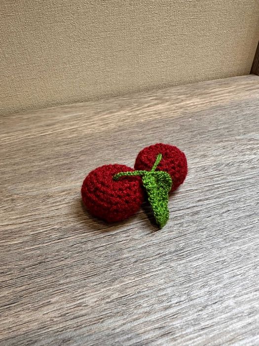 Дитяча в'язана м'яка іграшка. Овочі та фрукти.