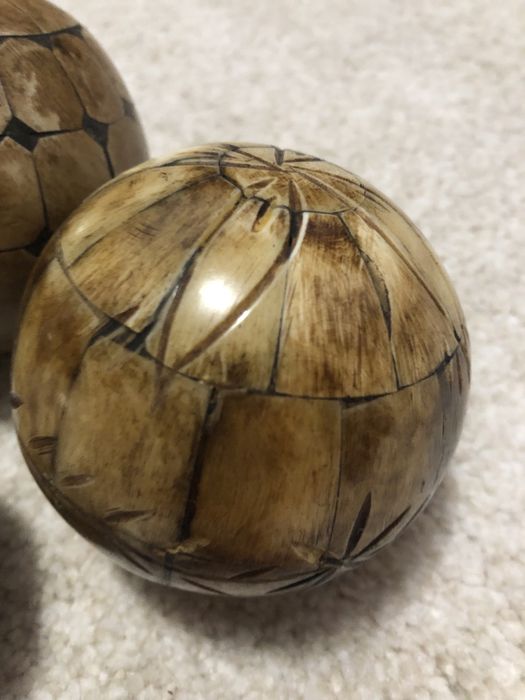 Conjunto de 4 bolas em madreperola e madeira para decoracao