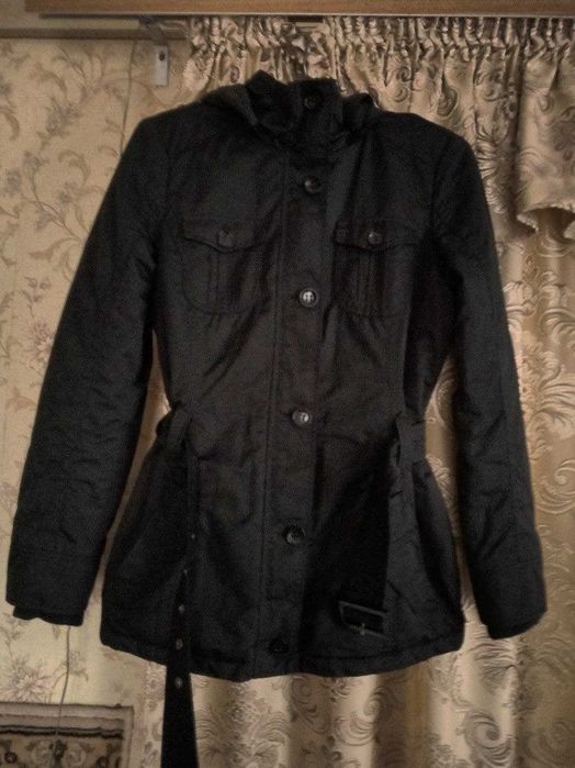 Женская куртка-парка фирмы Esprit