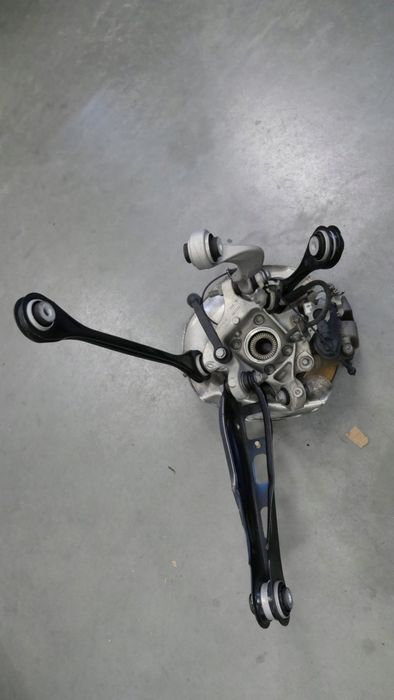 bmw x3 g01 zwrotnica lewa piasta koła lewy tył wahacze 6871027 6871005