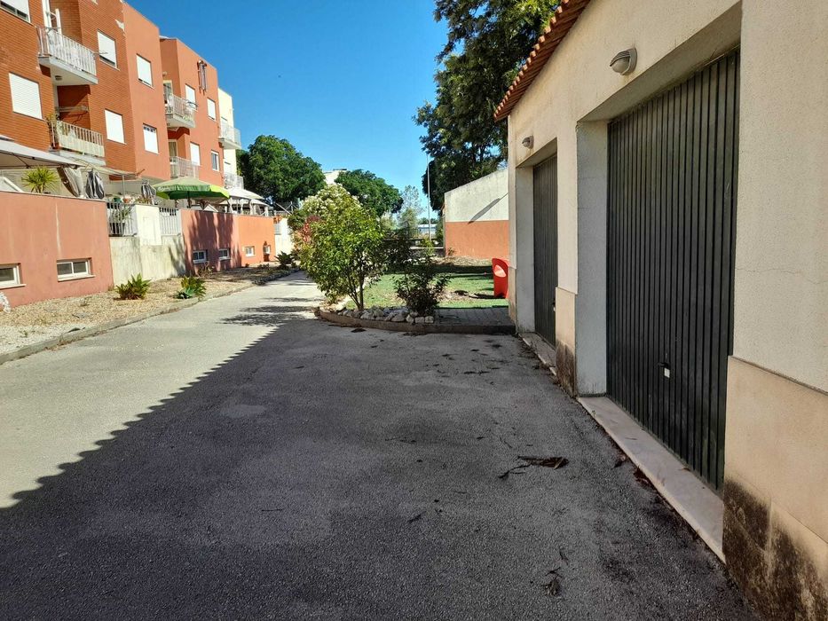 alugo garagem no Samouco