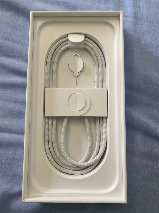 Caixa Iphone 17 Pro 256GB c/ cabo