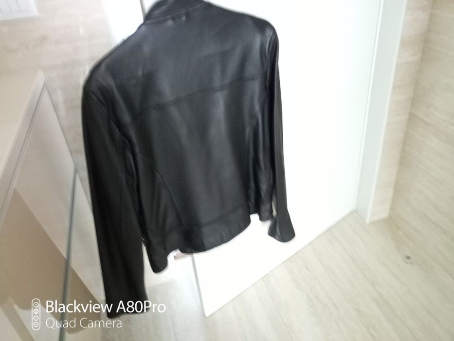 Blusão de pele de senhora em preto como novo