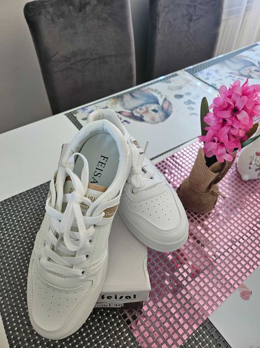 Nowe damskie buty rozm.39
