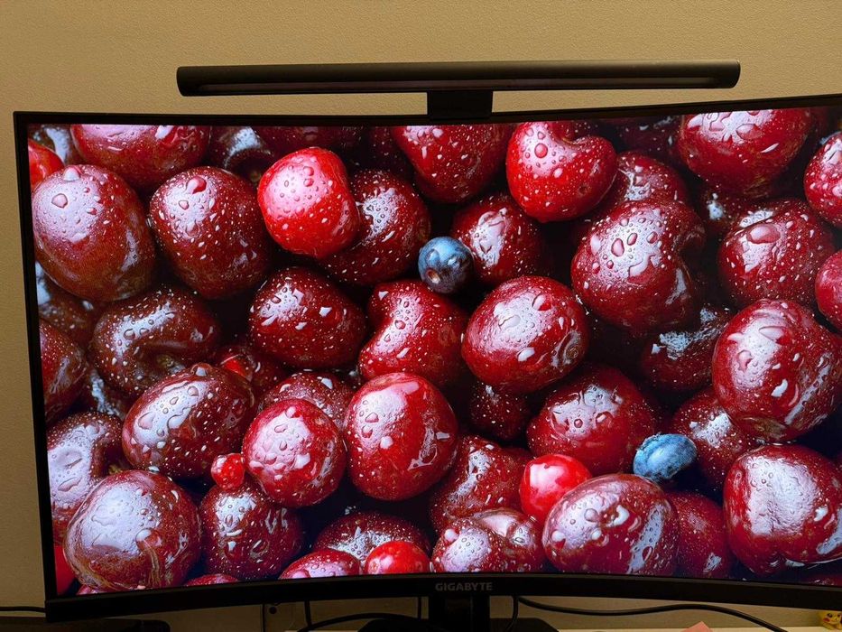 Monitor Gaming 32" Curvo Gigabyte G32QC 165Hz 1440p