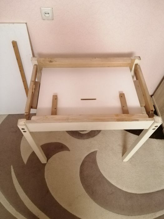 Продам білий міцний кухонний розкладний стіл!