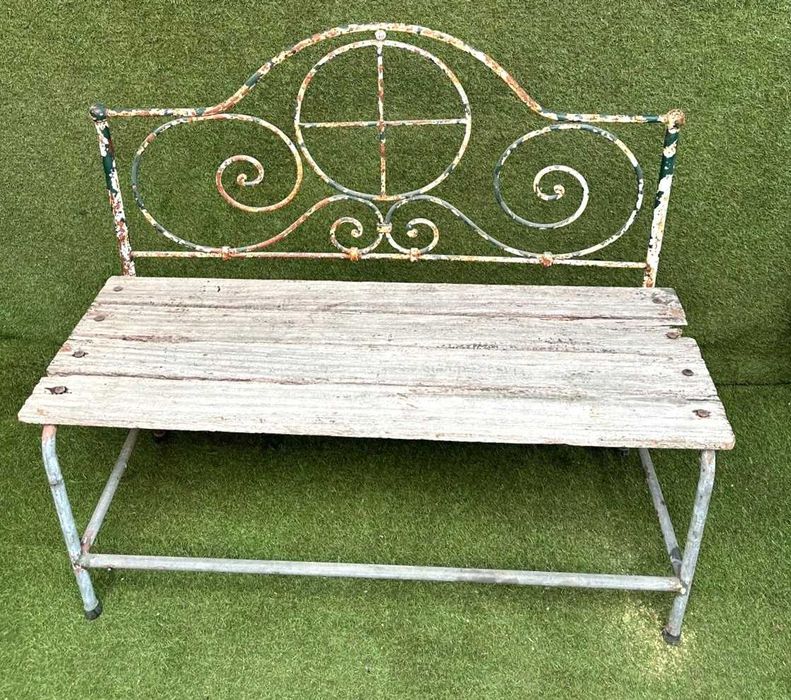 Banco de jardim, antigo,  artesanal para restauro completo.