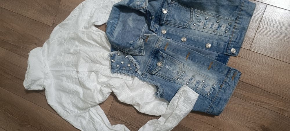 Пакет красивого одягу на дівчину