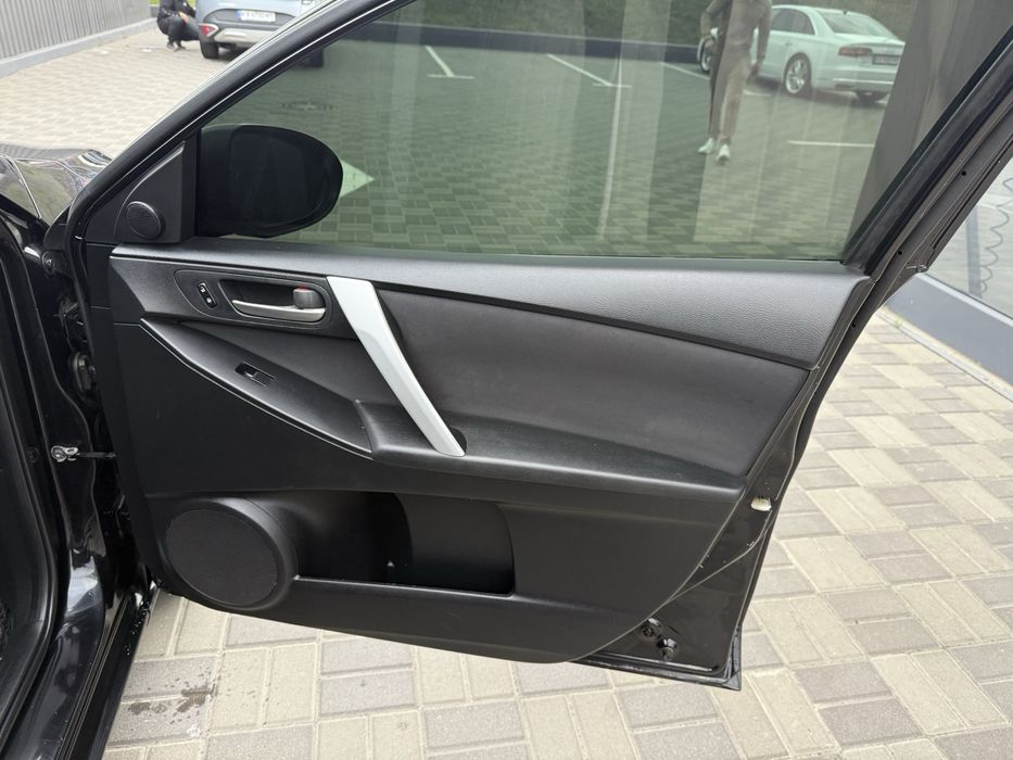 Продам Mazda 3..