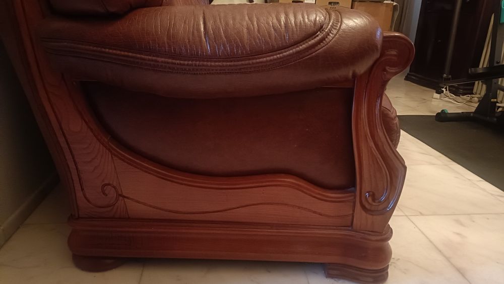 Sofa madeira e pele