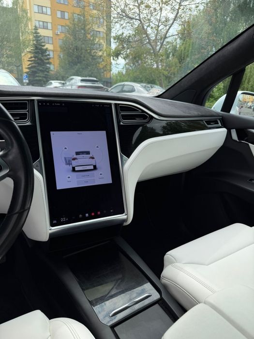 Tesla Model X 2017 VIN 5YJXCBE22HF050407 фото оголошення 7 з 13