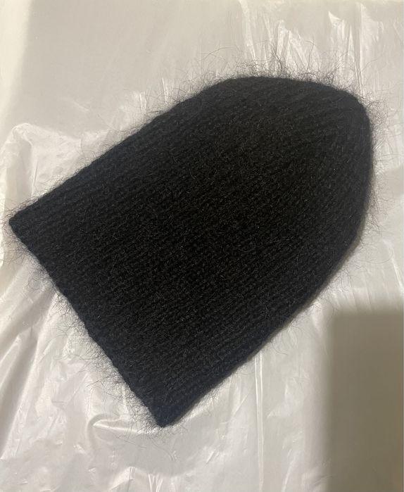 Шапка вʼязана з мохеру