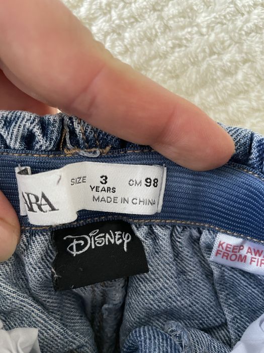 Джинсы, толстовка Zara