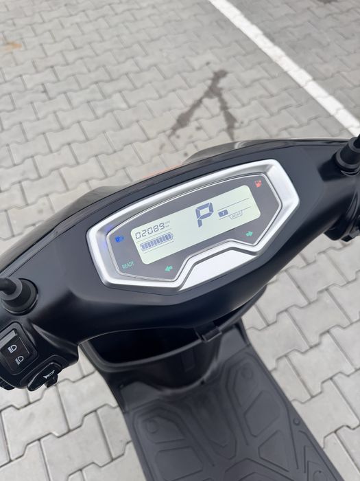 Електроскутер Yadea T9 2025 року