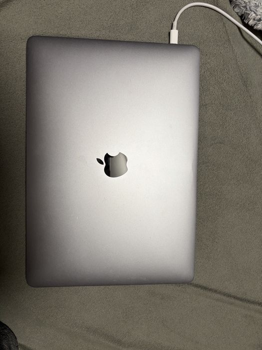 Продам Macbook pro 13” 2016