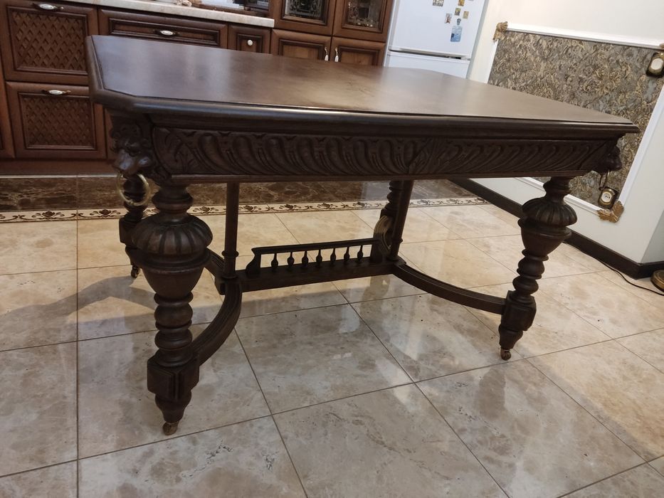 Стіл і 6 Стільців (Антикваріат)