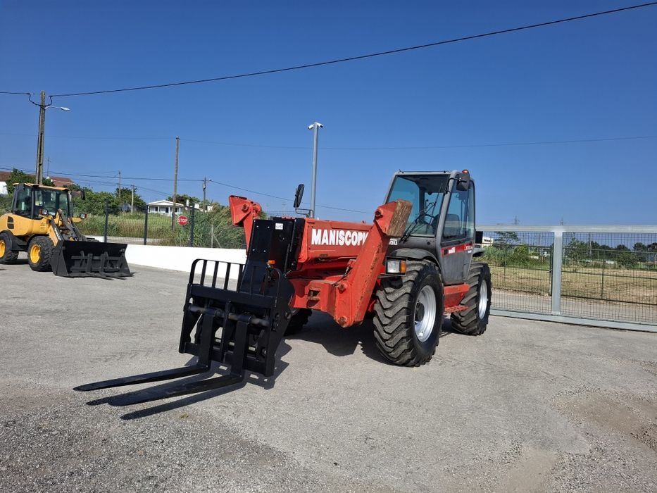 Manitou telescópico com matrícula