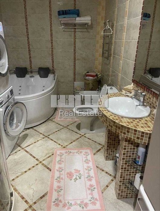 Оренда 5к квартири з паркомісцем, вул. Володимирська, Центр