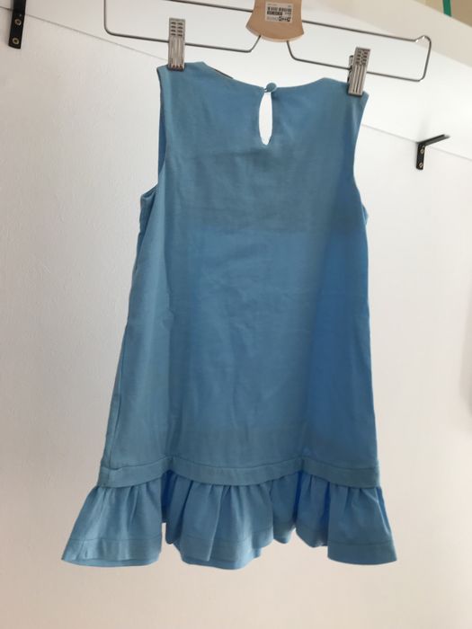 Vestidos de menina e fatos de banho