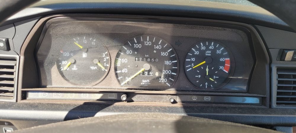Mercedes 190E de 1992 em bom estado