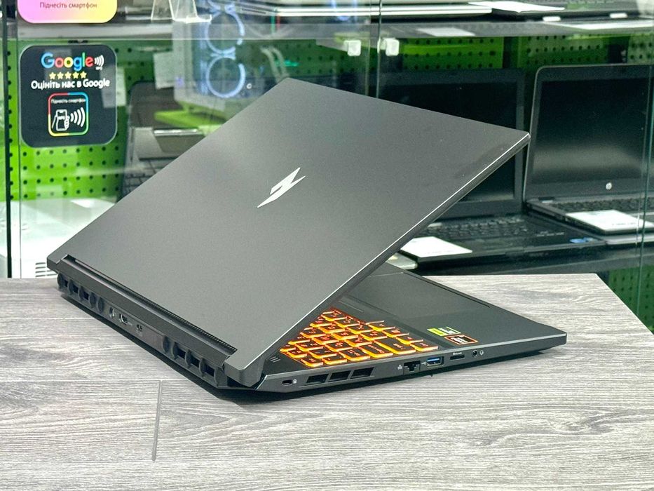 Ігровий Acer Nitro V16 ANV16-42 / RTX 5050 / AMD Ryzen 5 240 / 180Hz