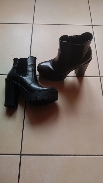 Botki na koturnie roz.36