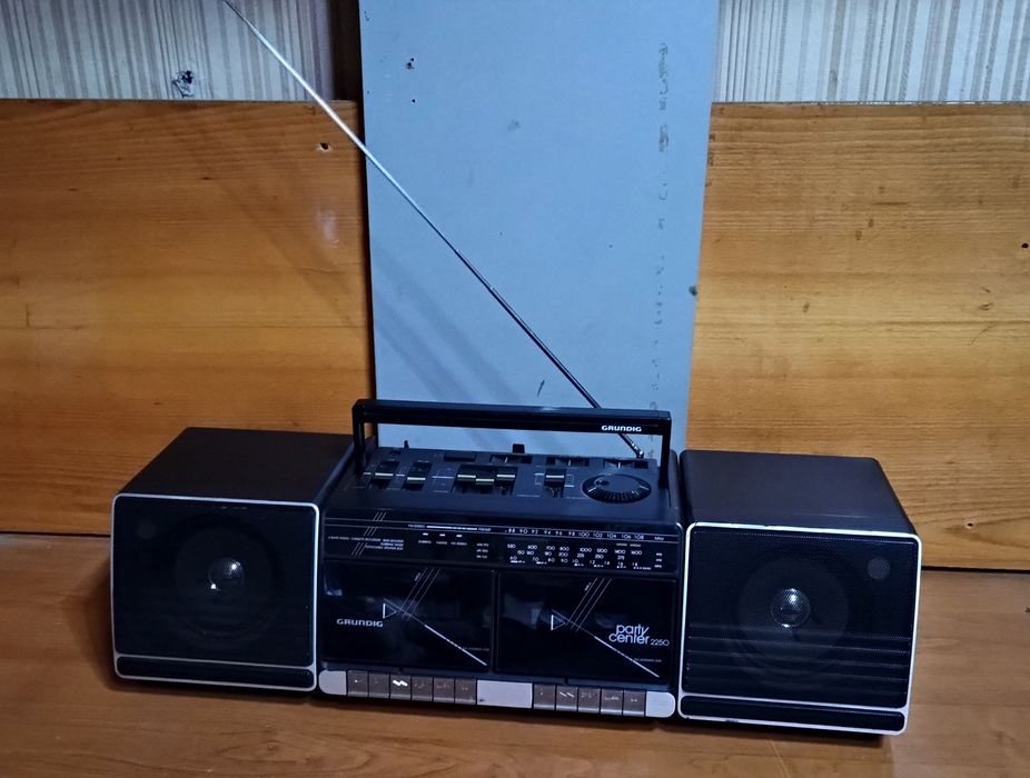 Магнитола grundig party Center 2250